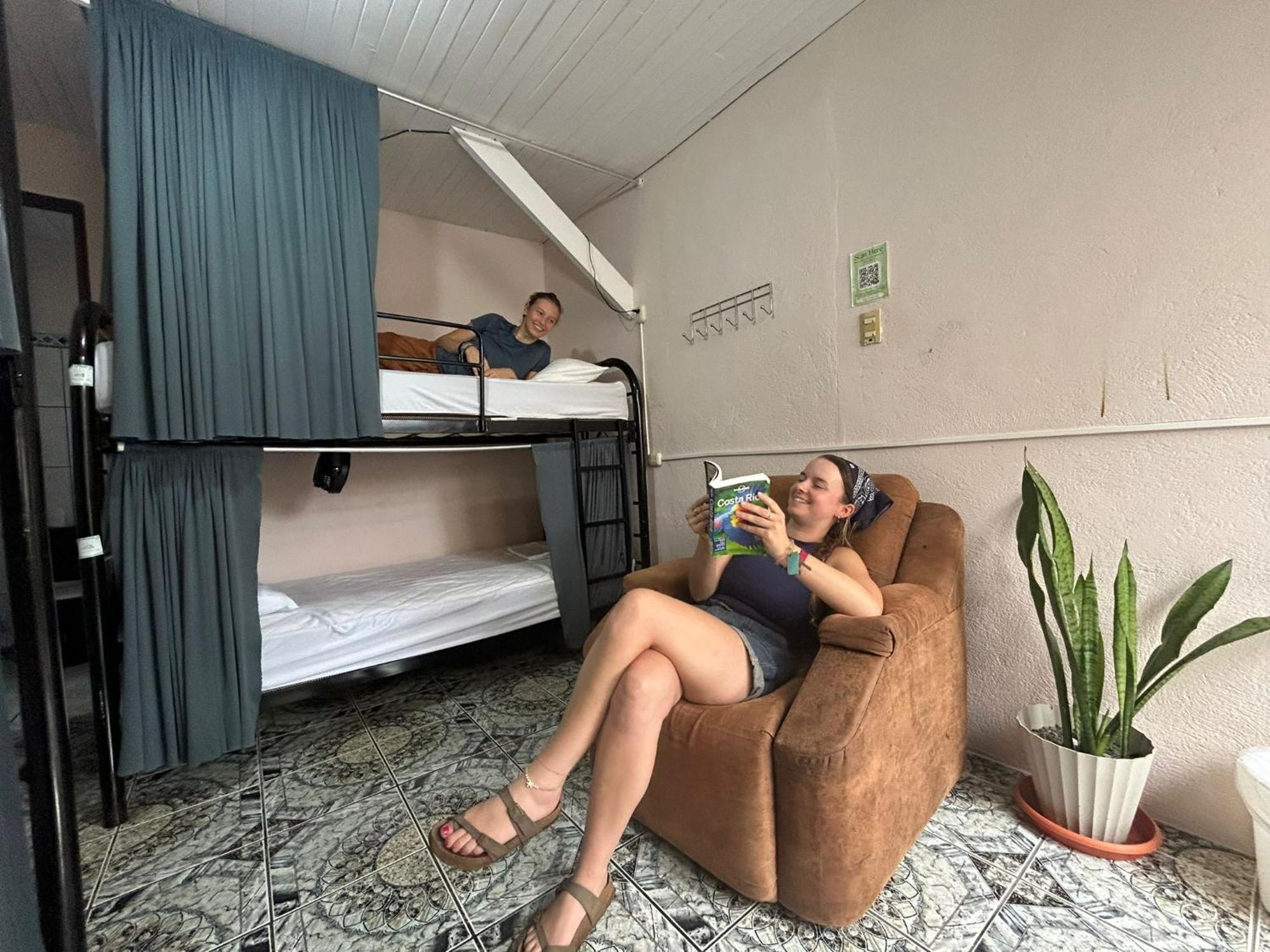 Alpha Arenal Hostel La Fortuna Екстериор снимка